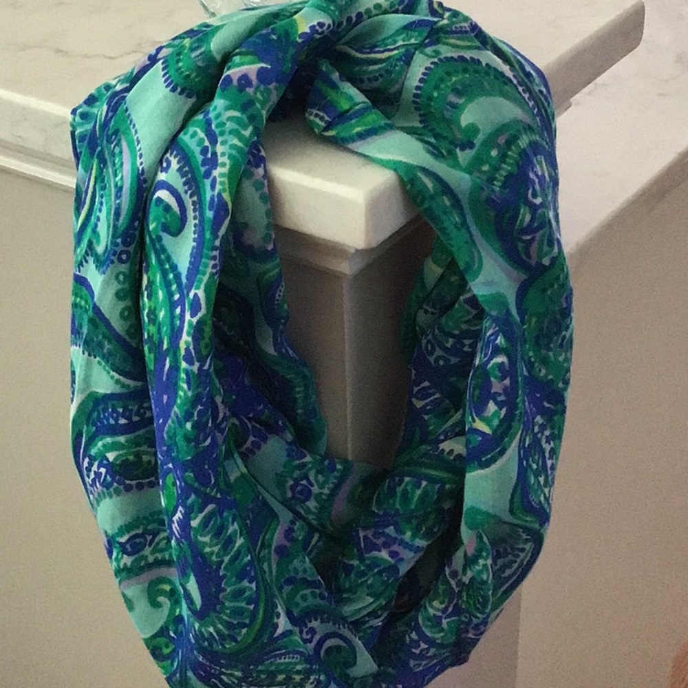 Lily Pulitzer infinity scarf- like new!